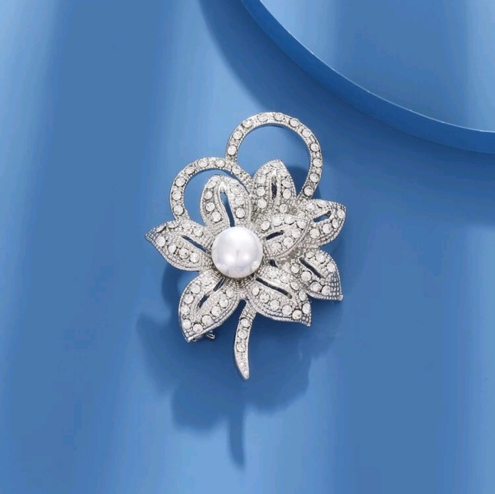 Stunning Pavè Rhinestone Crystal Faux Pearl Silver Flower Brooch New!